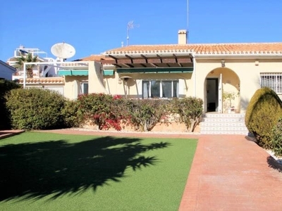 Chalet en venta en Villamartin, Orihuela, Alicante