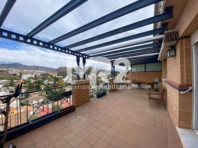 Alquiler de ático en calle Apamares de 2 habitaciones con terraza y piscina