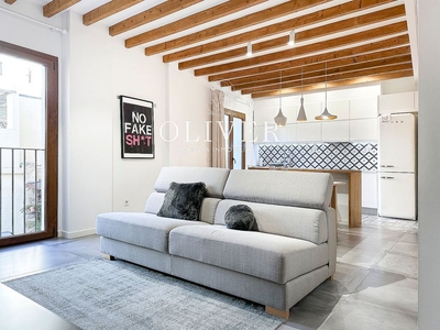 Alquiler de piso en Mercat - La Missió - Plaça dels Patins de 2 habitaciones con terraza y muebles