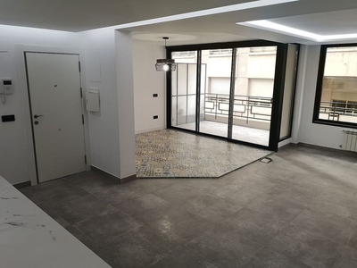 Piso en alquiler en calle Rosario de 4 habitaciones con balcón y aire acondicionado