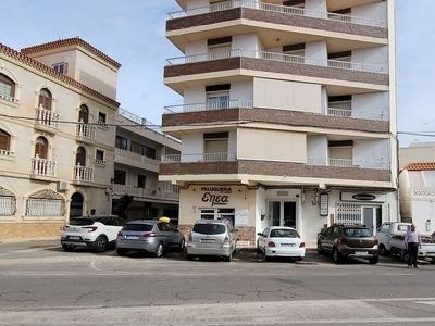 Piso en venta en calle Almeria de 4 habitaciones con terraza y balcón