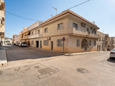 Piso en venta en Carboneras de 4 habitaciones con terraza y balcón