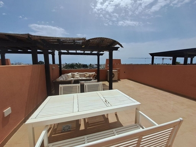 Venta de ático en Cala Marqués de 2 habitaciones con terraza y piscina