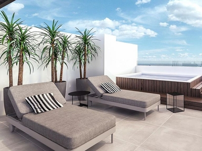 Venta de ático en Puerto Deportivo de 3 habitaciones con terraza y piscina