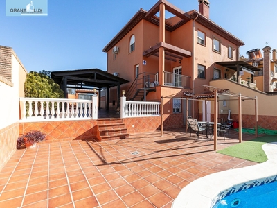 Venta de casa con piscina y terraza en Alhendín, LA QUINTA