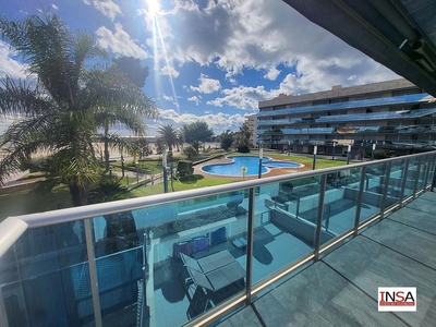 Venta de piso en Barri Marítim-Platja de la Paella de 3 habitaciones con terraza y piscina