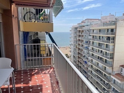Venta de piso en calle Blasco Ibañez de 3 habitaciones con terraza y balcón