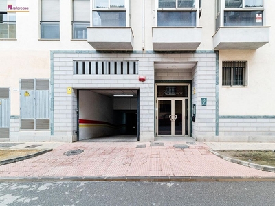 Venta de piso en calle Enrique Granados de 3 habitaciones con terraza y garaje