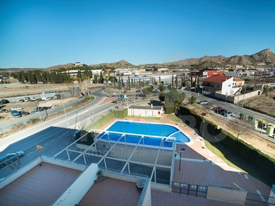 Venta de piso en carretera De Alicante de 3 habitaciones con terraza y piscina