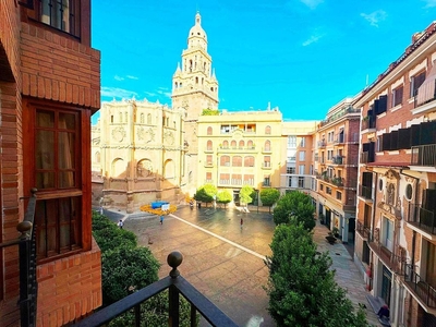 Venta de piso en Centro - Murcia de 3 habitaciones con balcón y aire acondicionado