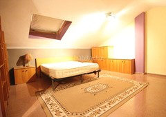 Dúplex muy céntrico, grande y soleado de 4 habitaciones con plaza de párquing en Olesa de Montserrat