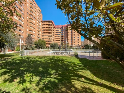 Alquiler de piso con piscina y terraza en Universidad (Zaragoza)
