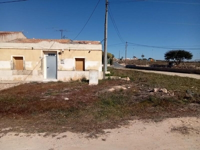 Casa con terreno en Los Montesinos