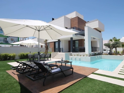 Chalet en venta en El Chaparral, Torrevieja, Alicante