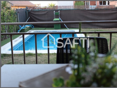 Chalet Pareado Unifamiliar con parcela privada y piscina en Venta en Valdetorres de Jarama