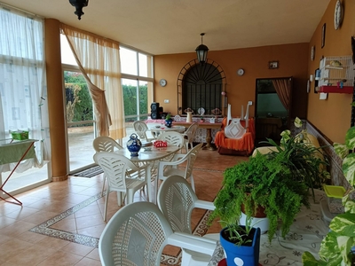 Venta de casa con piscina y terraza en La Carlota, El Higuerón