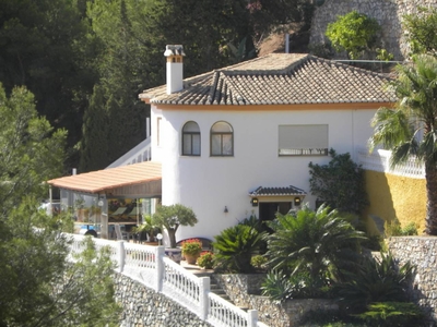 Venta de casa con piscina y terraza en La Herradura