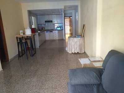 Venta de piso con terraza en Villena