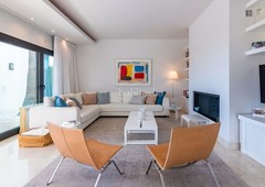 Alquiler chalet soleada villa moderna con maravillosas vistas en benahavis. en Estepona