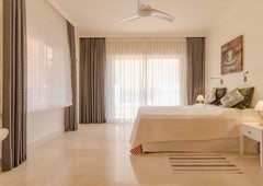 Apartamento espectacular y moderno apartamento de 3 dormitorios y 2 baños con gran terraza vistas al mar en aloha hill club, nueva andalucia en Marbella
