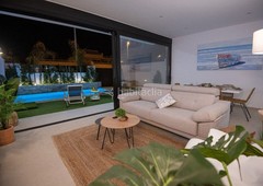 Chalet villa de 3 dormitorios y 3 baños, 600 metros de la playa en Santiago de La Ribera. en San Javier