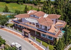 Villa cerca de la playa en ubicación privilegiada en Mijas