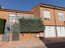 Venta Casa adosada Badajoz. Con terraza 162 m²