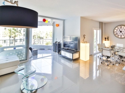 Apartamento en venta en Puerto Banus, Marbella, Málaga