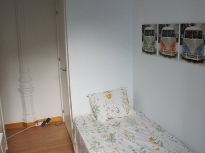 Bonita habitación para alquilar en apartamento de 7 dormitorios en Centro, Madrid