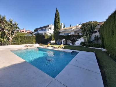 Chalet en venta en El Paraiso, Estepona, Málaga