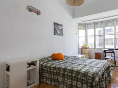 Encantadora habitación en alquiler en apartamento de 8 habitaciones en Moncloa