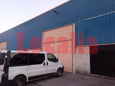 Industrial-unit to rent in Barros -