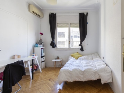 Nueva habitación en alquiler en apartamento de 8 habitaciones en Moncloa
