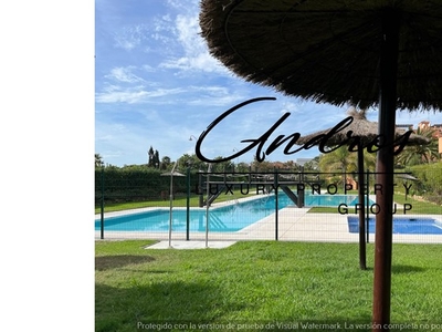 Oportunidad !!apartamento de 1 dormitorio con piscina a pie de playa, centro en Estepona