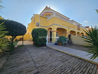 Chalet pareado en venta en Playa Flamenca, Orihuela