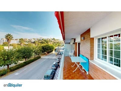 Te gusta vivir cerca del mar, SEGUNDA LINEA DE MAR, piso exterior con balcón, ascensor y parking.