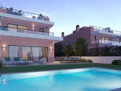 Venta de casa con piscina y terraza en Montequinto (Dos Hermanas)