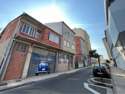 Venta Piso Lugo. Piso de tres habitaciones en Calle Das Fontes. A reformar segunda planta con balcón