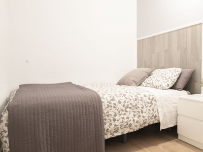 Acogedora habitación en piso de 9 habitaciones en Chueca, Madrid.