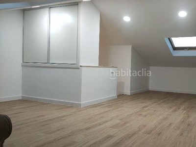 Casa adosada con 3 habitaciones con parking y calefacción en Parla