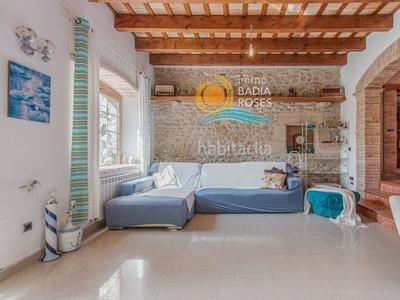 Chalet independiente en venta en sant julia de ramis, con 670 m2, 6 habitaciones y 4 baños, garaje, trastero, aire acondicionado y calefacción gasoil. en Medinyà