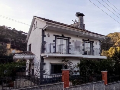 ¡En Venta! Preciosa casa rodeada de montaña