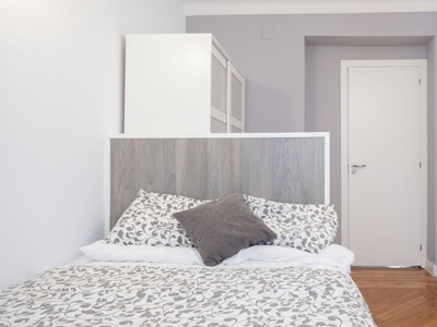 Habitación abierta en apartamento de 9 habitaciones en Chueca, Madrid.