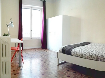 Habitación equipada en apartamento de 8 dormitorios en Moncloa, Madrid