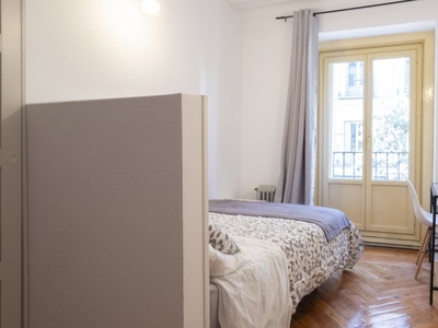 Habitación soleada en apartamento de 9 dormitorios en Chueca, Madrid