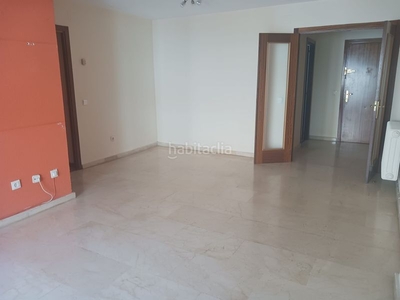 Piso con 3 habitaciones con ascensor y parking en Fuenlabrada