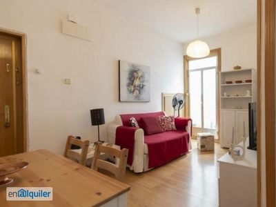 Acogedor apartamento de 1 dormitorio con aire acondicionado en Madrid Centro