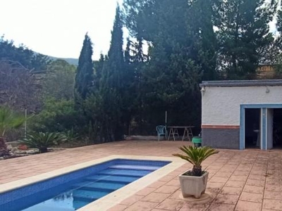 Casa con terreno en Hondon de las Nieves