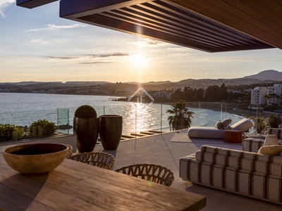 Piso de 211m² con 50m² terraza en venta en Estepona Puerto