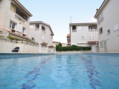 Venta de casa con piscina y terraza en Cunit, Puig Pelós